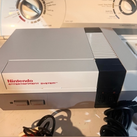 Original Nintendo NES Console Two Controllers And Original Cords W